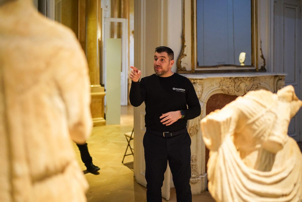 Εικόνα ξενάγησης στη νοηματική