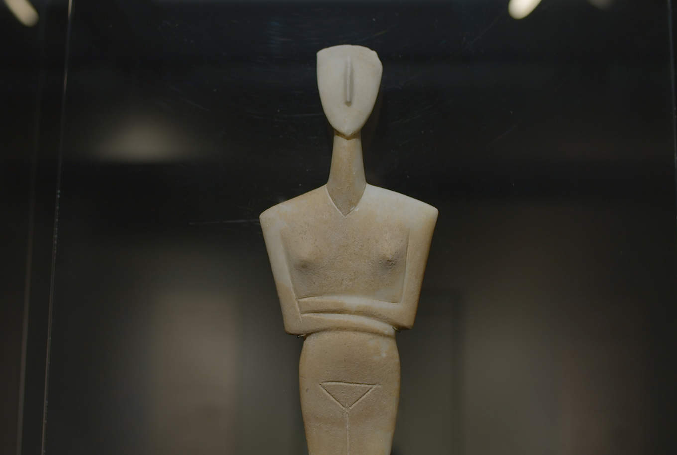 photograph of cycladic figurine