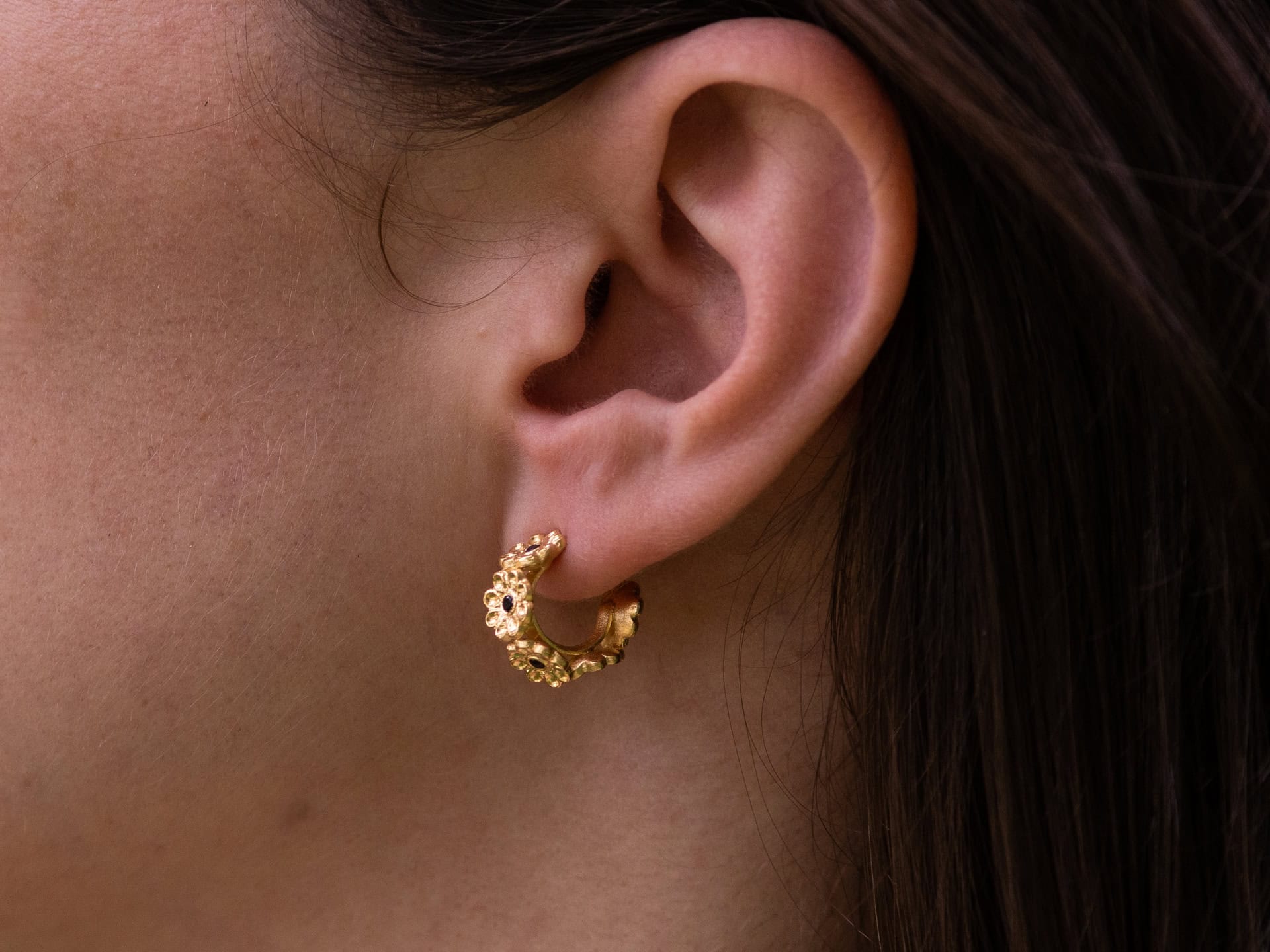 Gold plated silver hoops with daisies. 