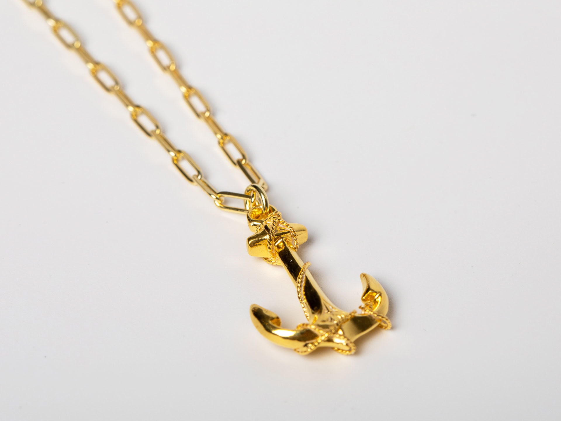 Gold plated necklace with an anchor.