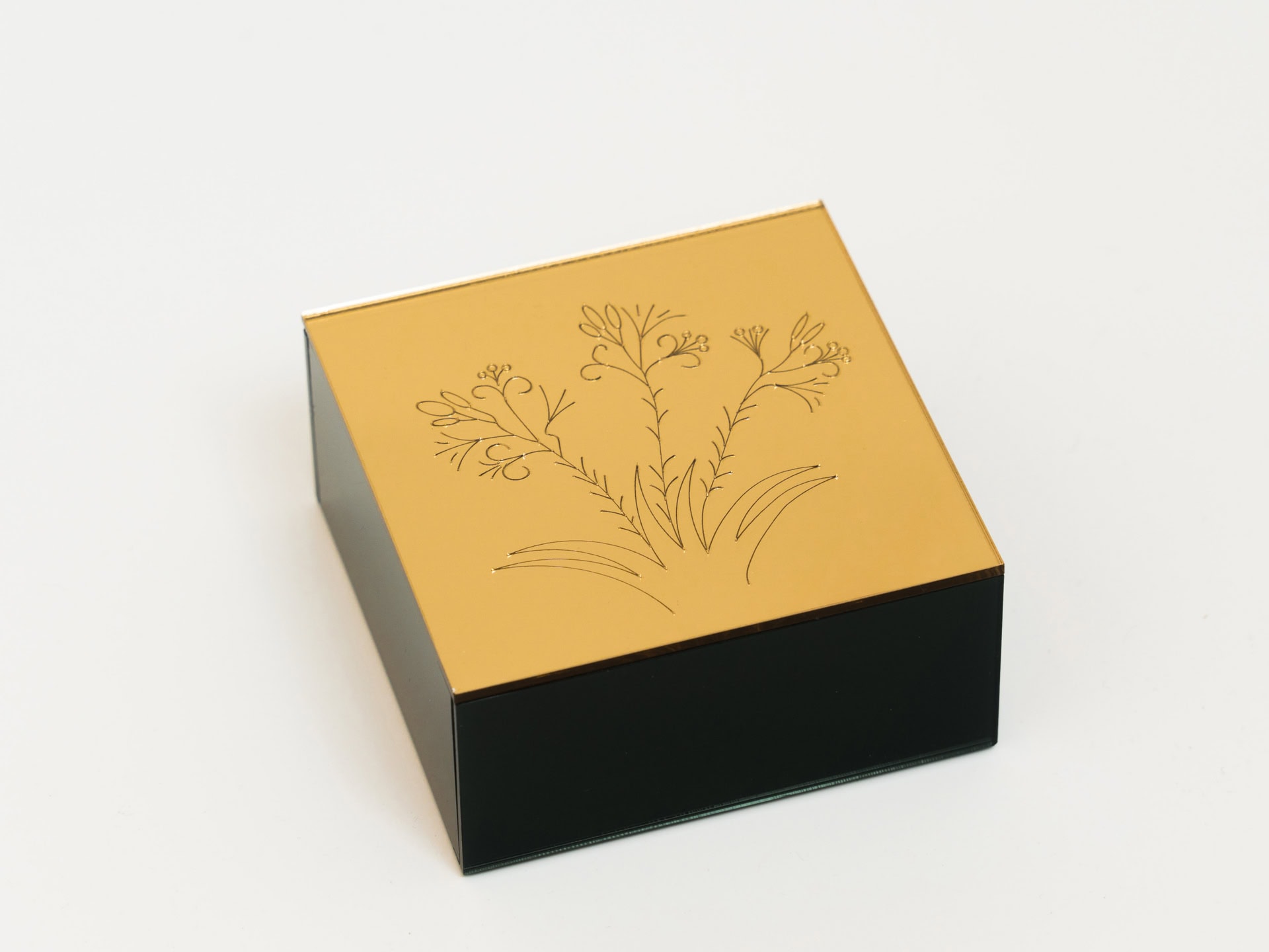 Box with Crocus – Gold