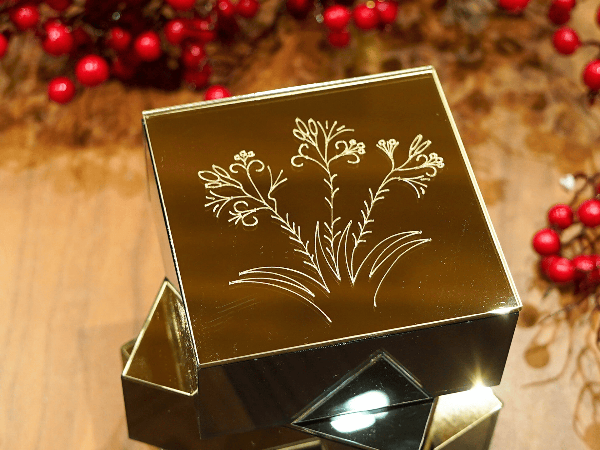 Box with Crocus – Gold