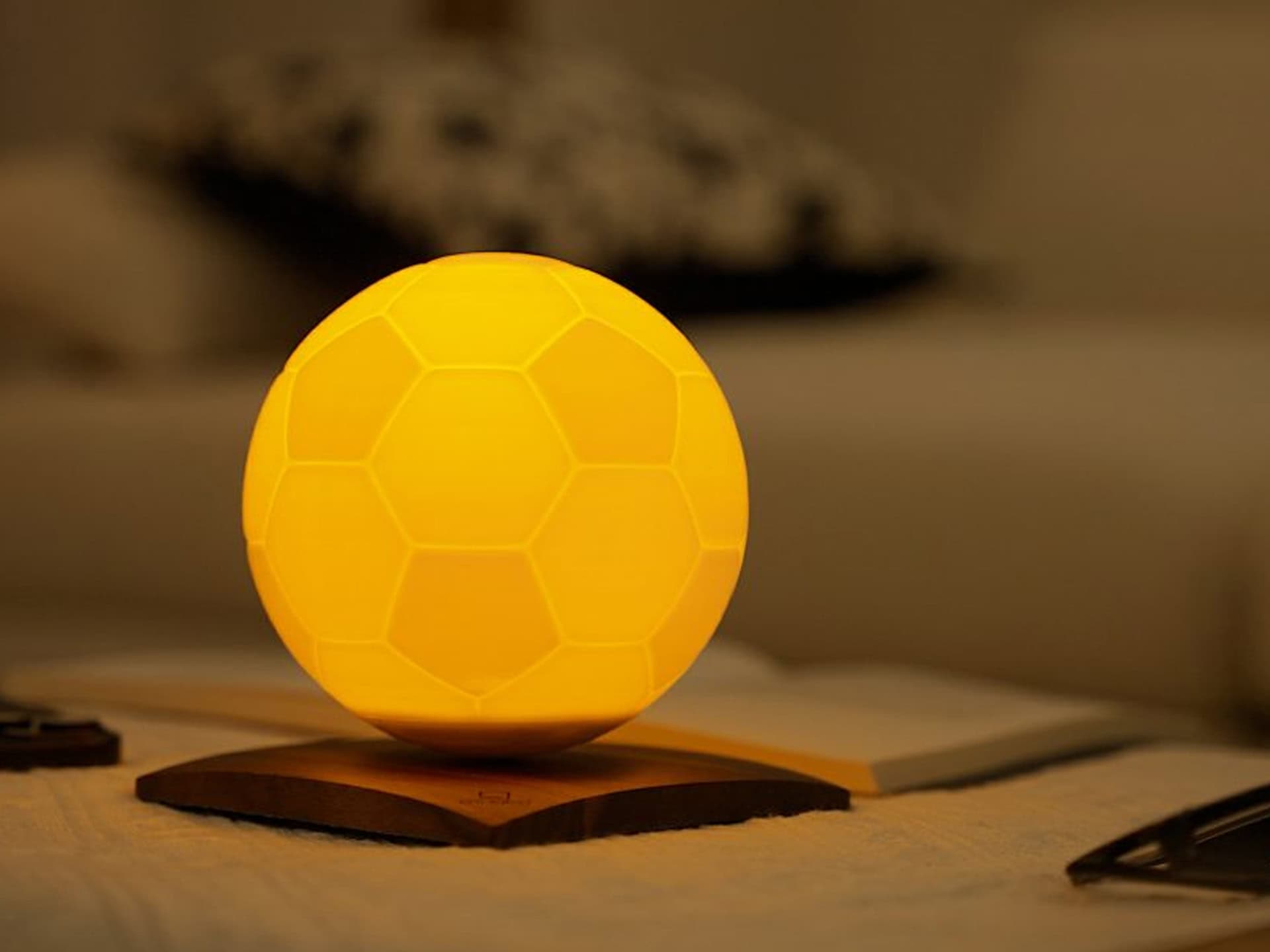 Smart FootballSpin Lamp