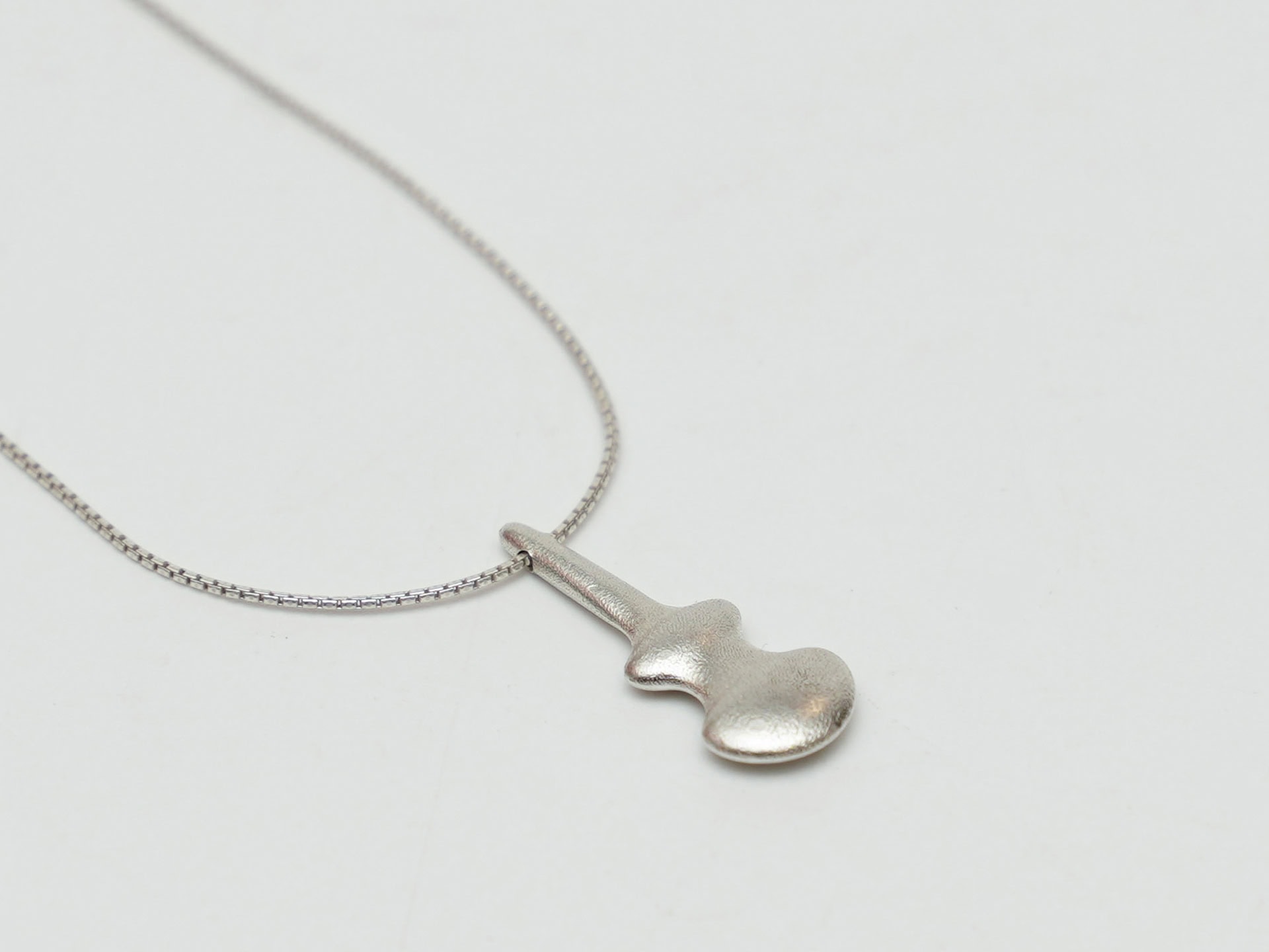 Lucky Charm 2026 – Pendant with Violin-shaped Figurine