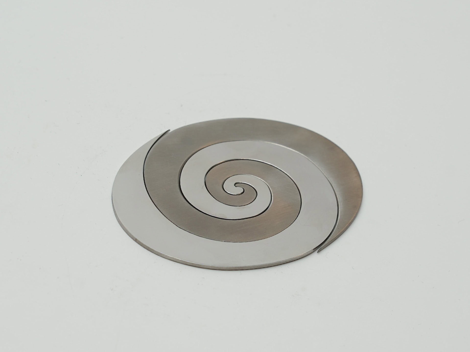 Sous Verre with Two Spirals