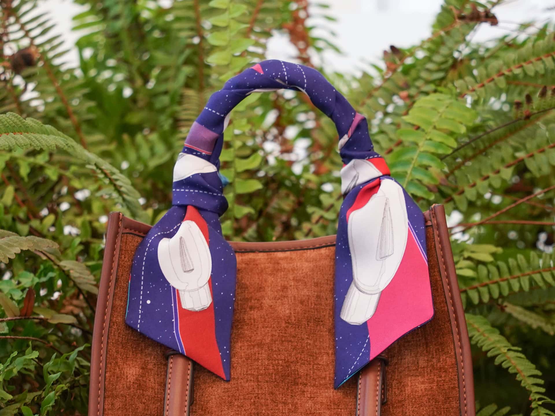 Μεταξωτό μαντήλι “Twilly” – Κόκκινο με Μπλε