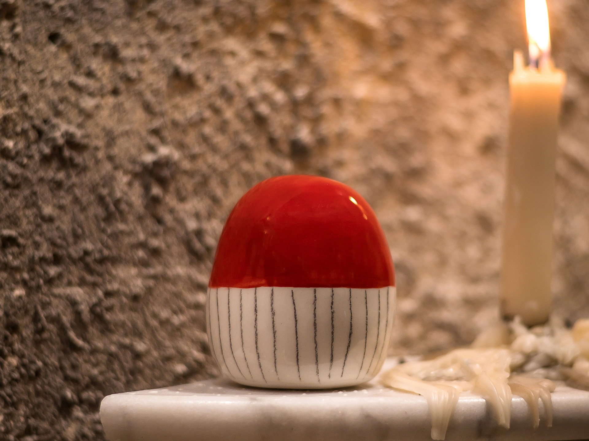 Ceramic Egg – White Red