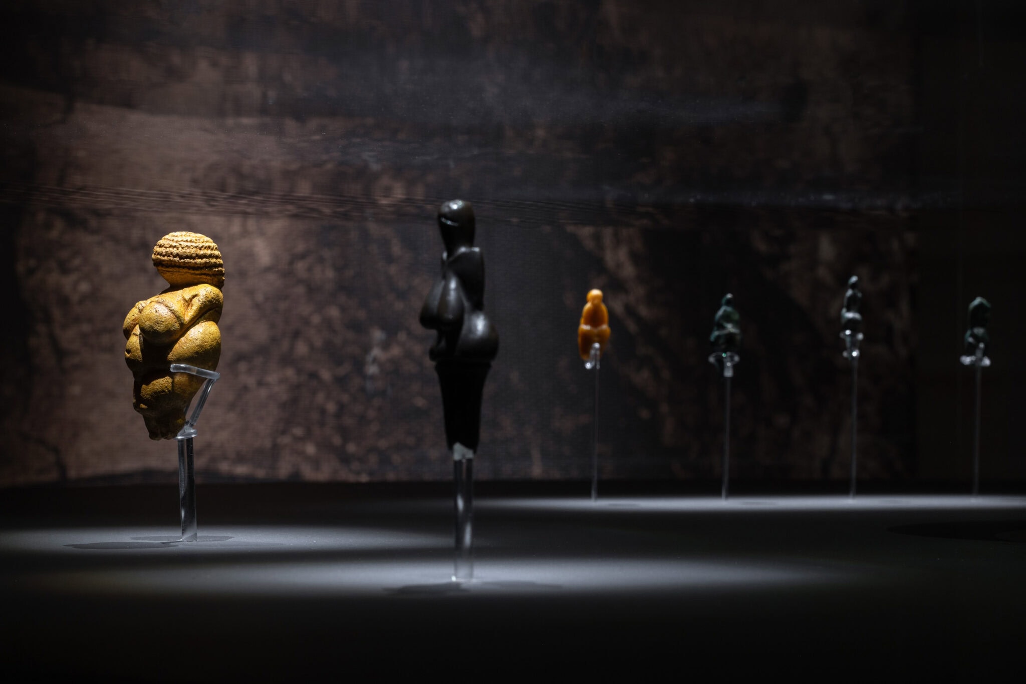 jeff-koons-venus-lespugue-museum-of-cycladic-art