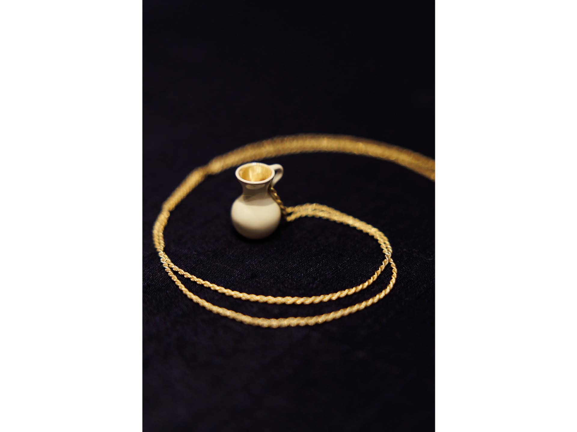 Crème Vessel Necklace