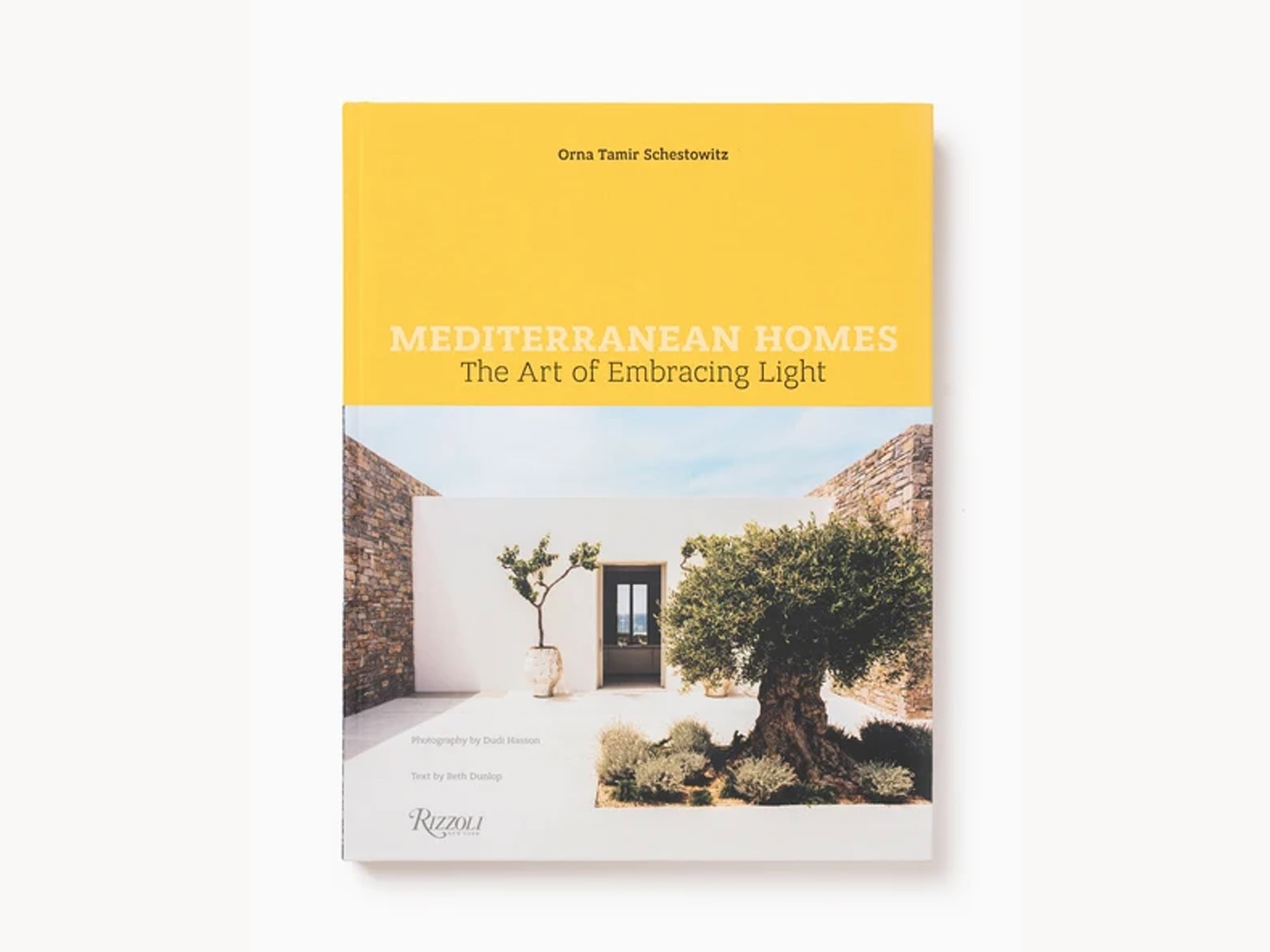 Mediterranean Home. The Art of Embracing Light